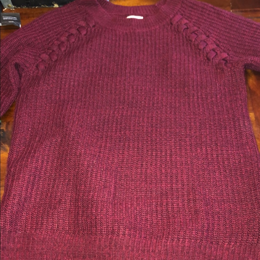 Maroon sweater